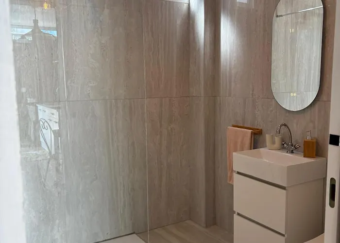 La Siesta 阿尔马拉达